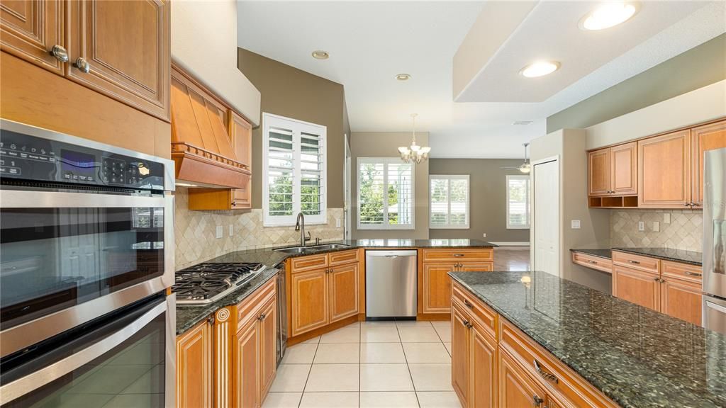 En Venta: $575,000 (4 camas, 3 baños, 2784 Pies cuadrados)