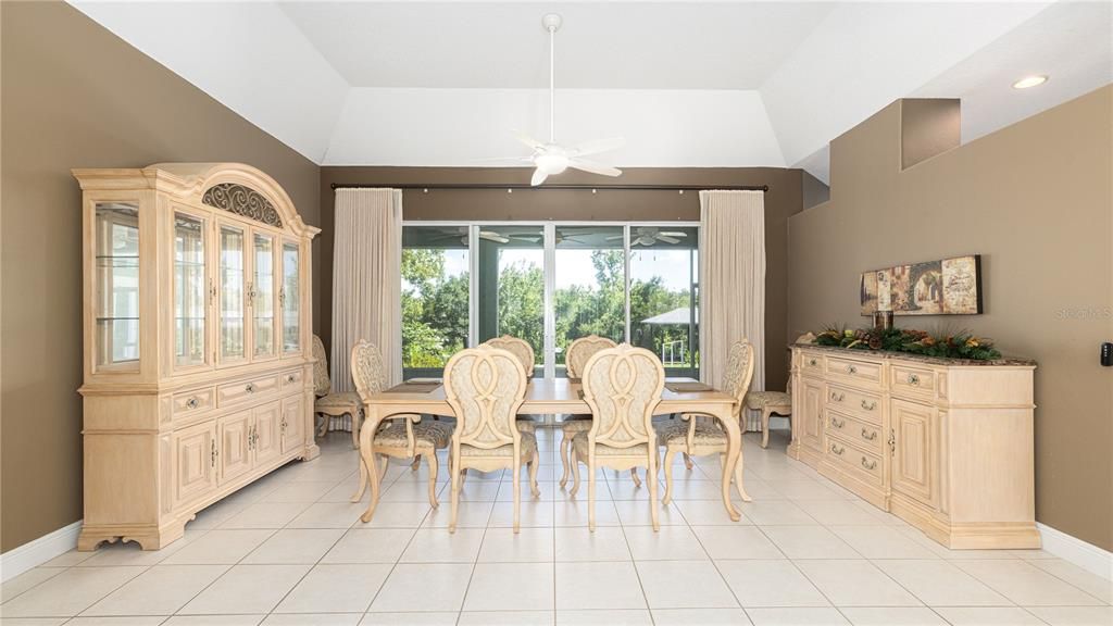 En Venta: $575,000 (4 camas, 3 baños, 2784 Pies cuadrados)