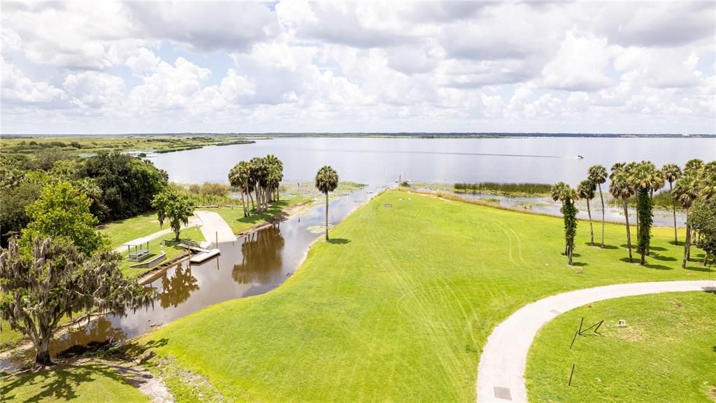 En Venta: $575,000 (4 camas, 3 baños, 2784 Pies cuadrados)