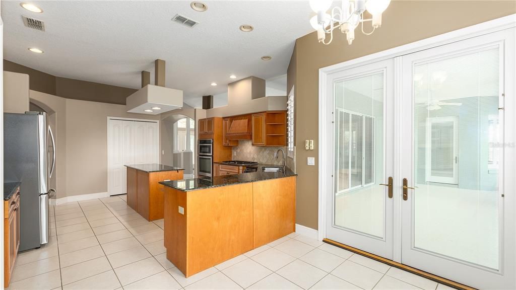 En Venta: $575,000 (4 camas, 3 baños, 2784 Pies cuadrados)