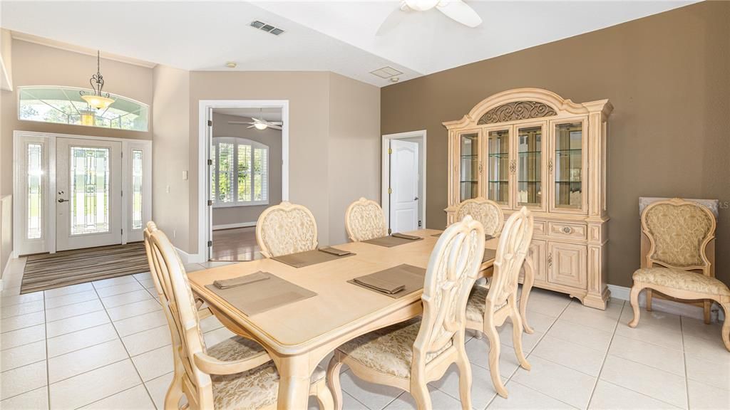 En Venta: $575,000 (4 camas, 3 baños, 2784 Pies cuadrados)