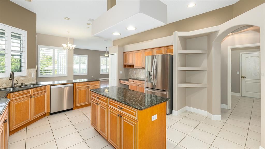 En Venta: $575,000 (4 camas, 3 baños, 2784 Pies cuadrados)