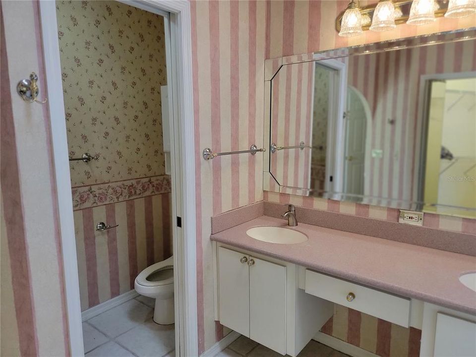На продажу: $375,000 (4 спален, 2 ванн, 2310 Квадратных фут)