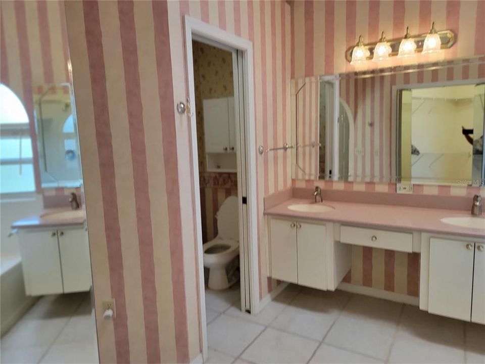 На продажу: $375,000 (4 спален, 2 ванн, 2310 Квадратных фут)
