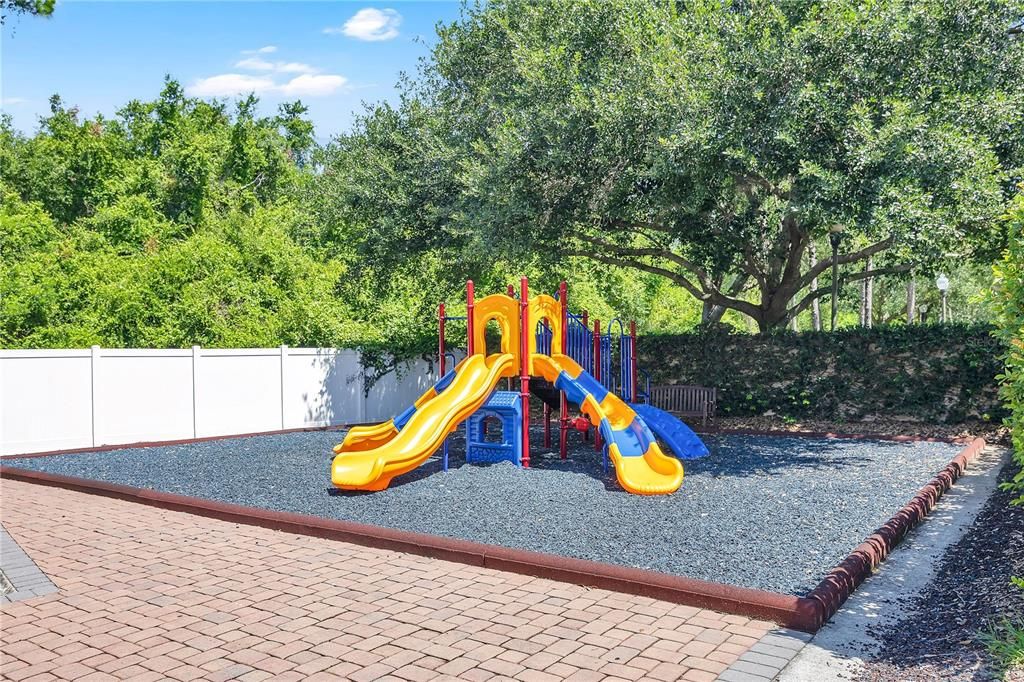 На продажу: $325,000 (4 спален, 3 ванн, 1694 Квадратных фут)