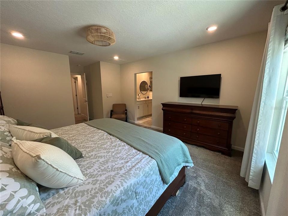 For Sale: $549,000 (5 beds, 3 baths, 2606 Square Feet)