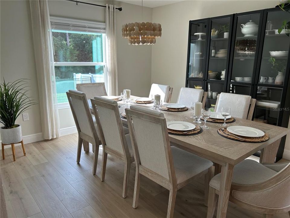 For Sale: $549,000 (5 beds, 3 baths, 2606 Square Feet)