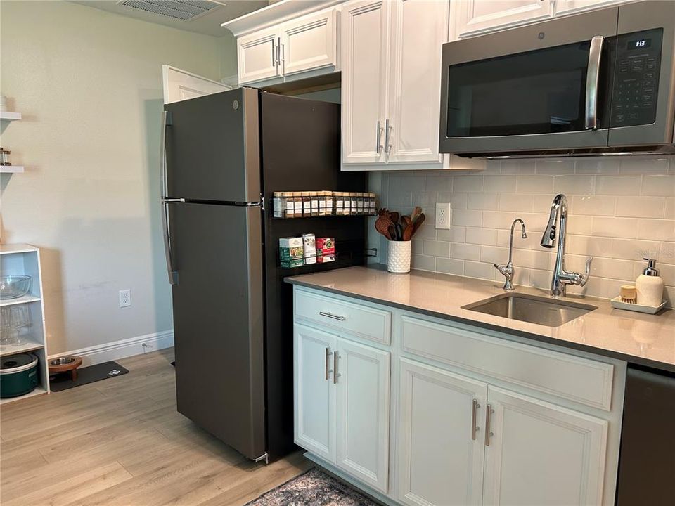 For Sale: $549,000 (5 beds, 3 baths, 2606 Square Feet)
