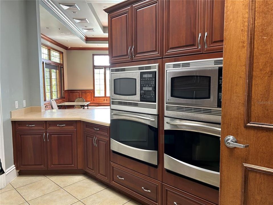 For Sale: $549,000 (5 beds, 3 baths, 2606 Square Feet)
