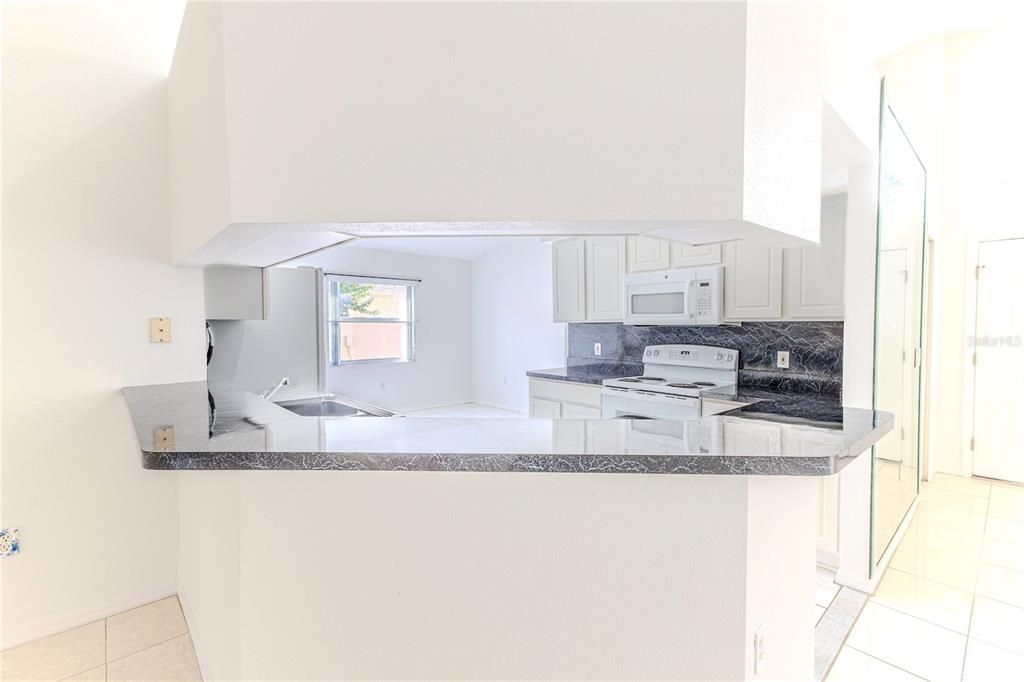 На продажу: $255,000 (3 спален, 2 ванн, 1718 Квадратных фут)