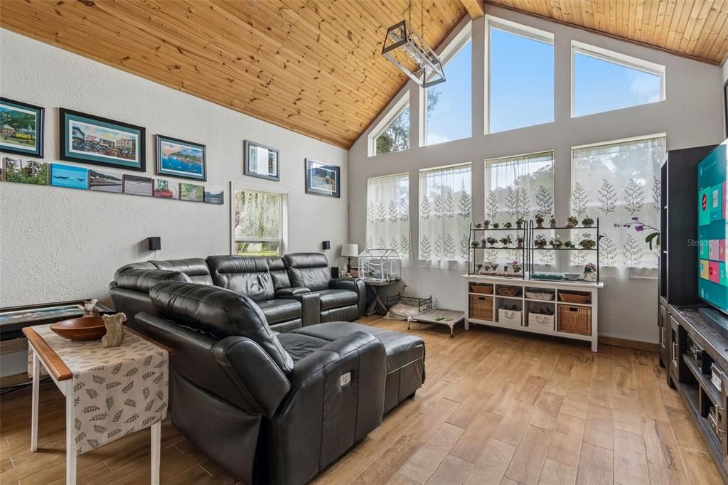 En Venta: $775,000 (3 camas, 2 baños, 3286 Pies cuadrados)
