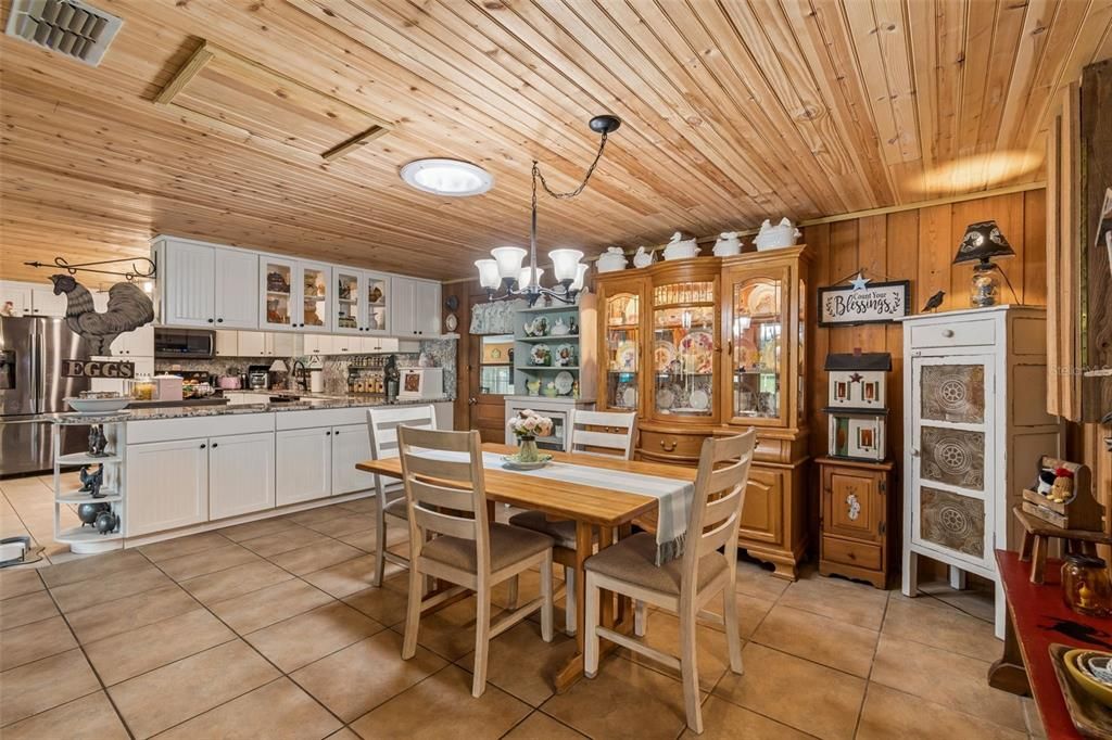 En Venta: $775,000 (3 camas, 2 baños, 3286 Pies cuadrados)