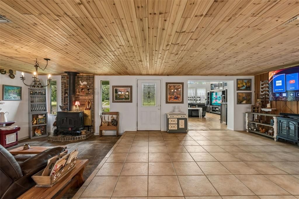 En Venta: $775,000 (3 camas, 2 baños, 3286 Pies cuadrados)