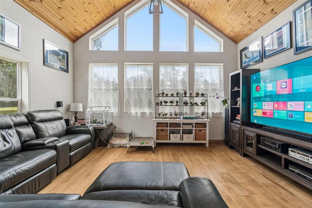 En Venta: $775,000 (3 camas, 2 baños, 3286 Pies cuadrados)