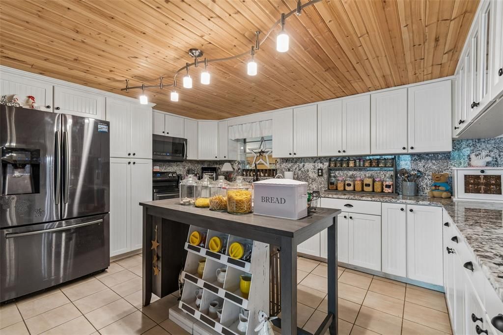 En Venta: $775,000 (3 camas, 2 baños, 3286 Pies cuadrados)