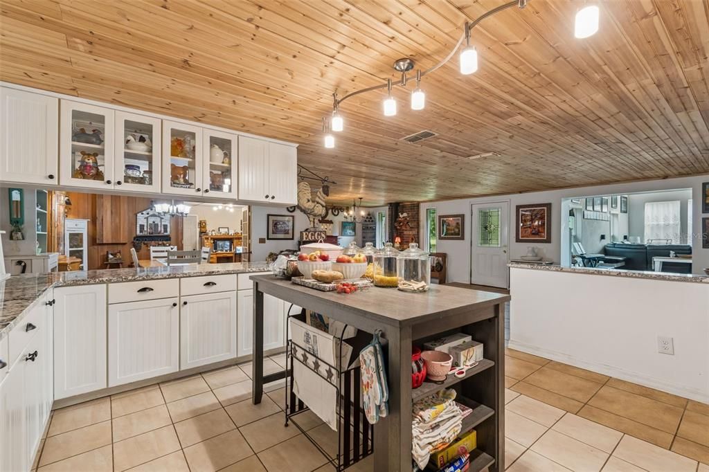 En Venta: $775,000 (3 camas, 2 baños, 3286 Pies cuadrados)