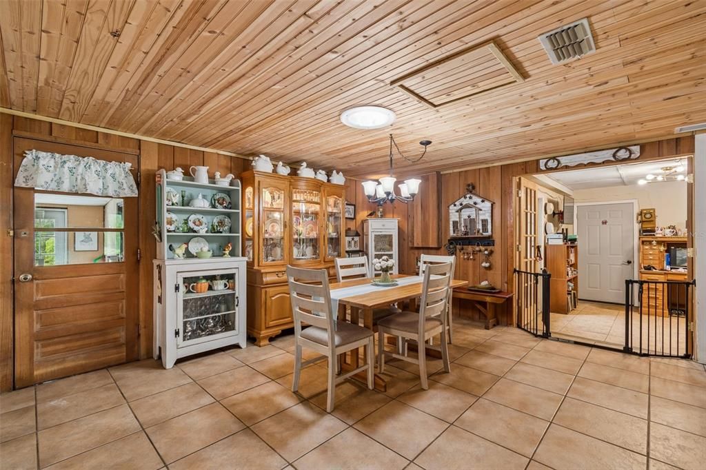 En Venta: $775,000 (3 camas, 2 baños, 3286 Pies cuadrados)