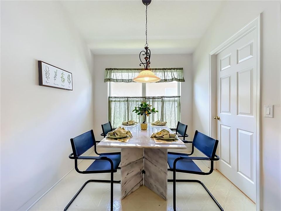 На продажу: $394,500 (4 спален, 2 ванн, 1802 Квадратных фут)