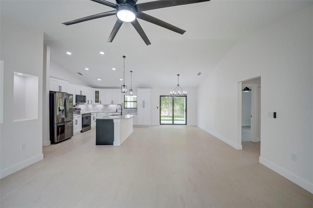 For Sale: $475,000 (3 beds, 2 baths, 1677 Square Feet)