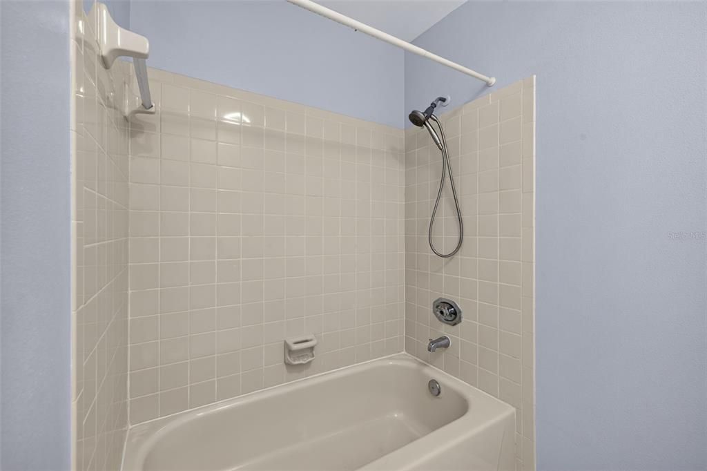 For Sale: $214,900 (2 beds, 2 baths, 971 Square Feet)