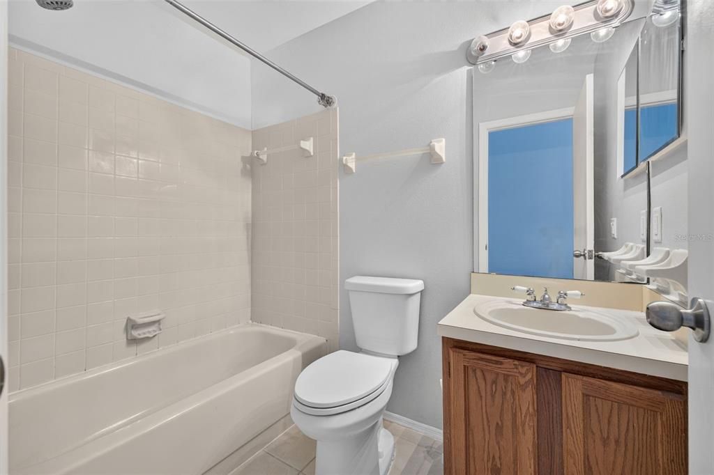 For Sale: $214,900 (2 beds, 2 baths, 971 Square Feet)