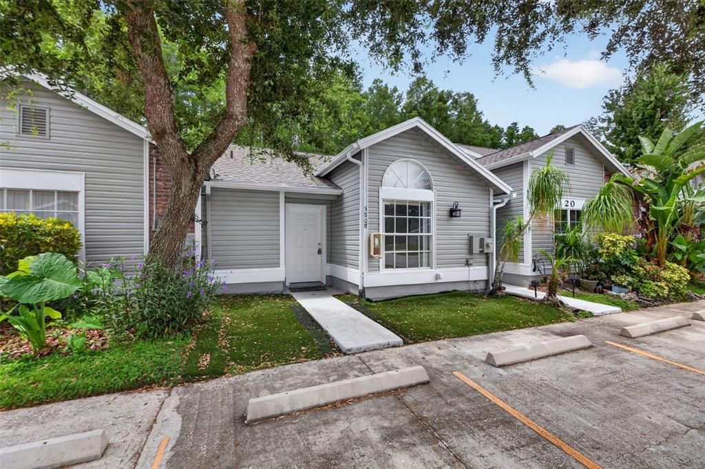 For Sale: $214,900 (2 beds, 2 baths, 971 Square Feet)