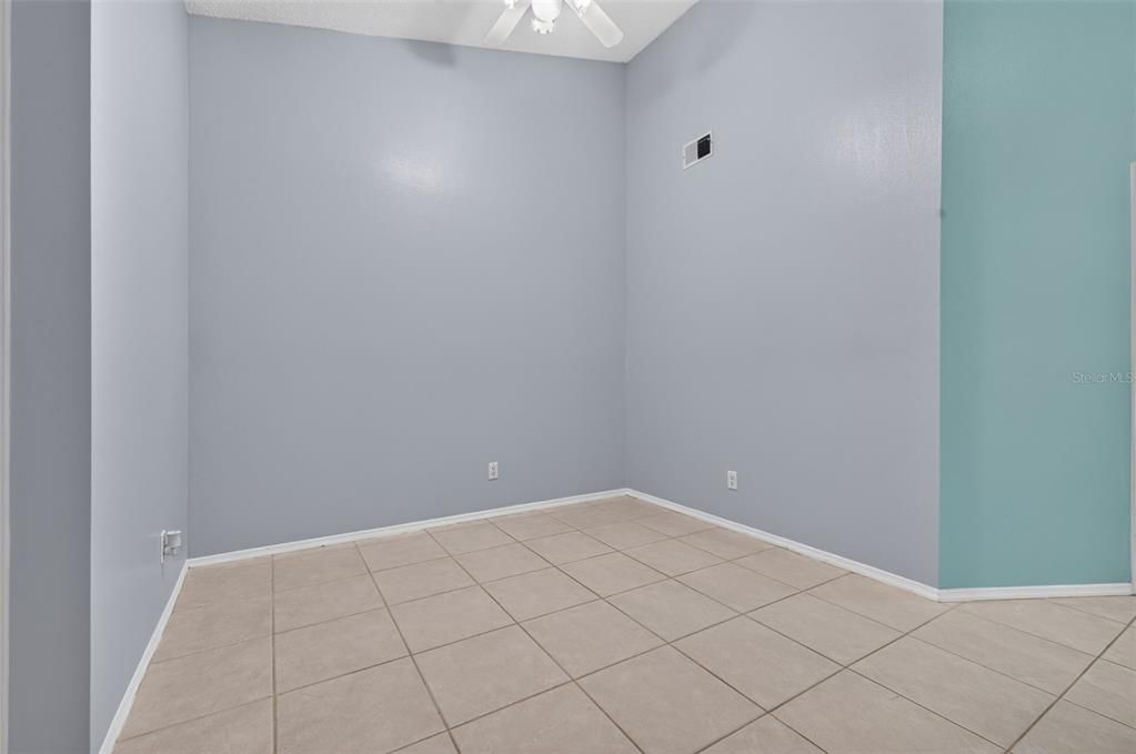 For Sale: $214,900 (2 beds, 2 baths, 971 Square Feet)