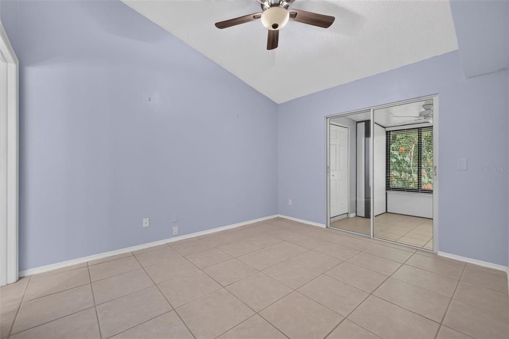 For Sale: $214,900 (2 beds, 2 baths, 971 Square Feet)