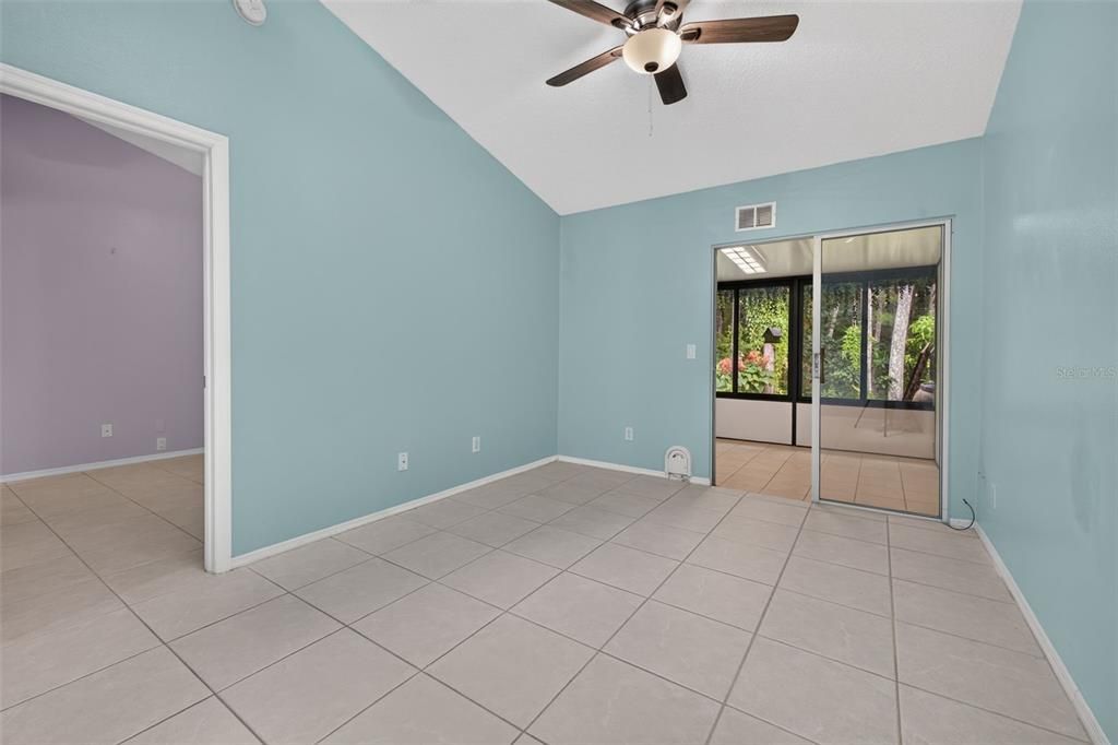 For Sale: $214,900 (2 beds, 2 baths, 971 Square Feet)