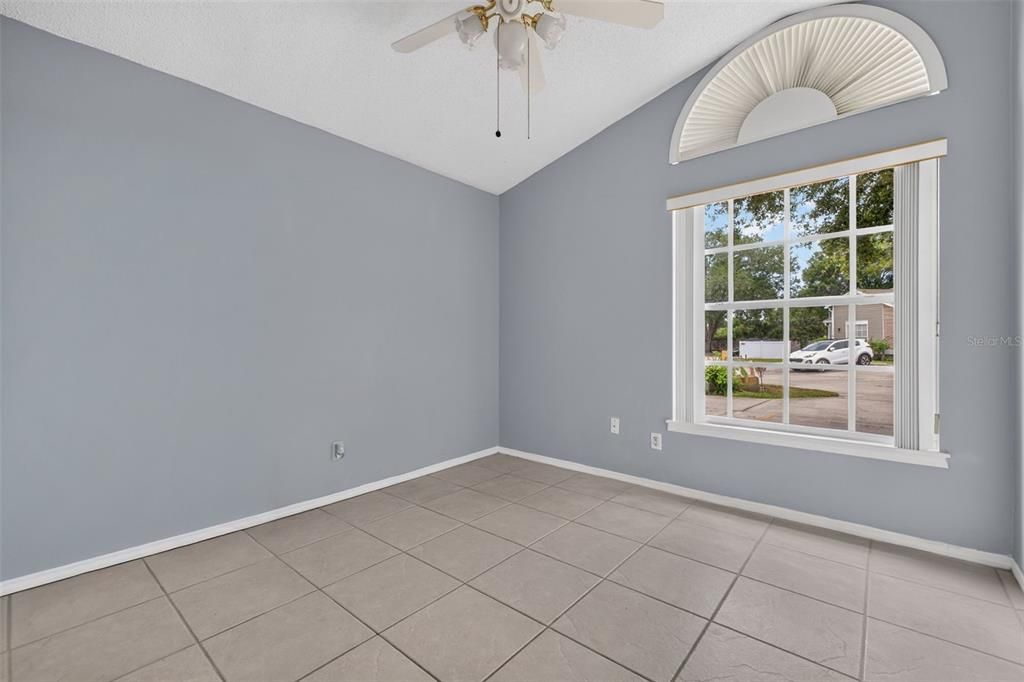 For Sale: $214,900 (2 beds, 2 baths, 971 Square Feet)
