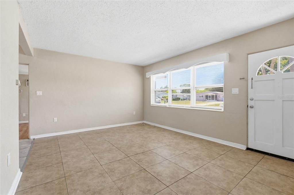 For Sale: $278,000 (3 beds, 1 baths, 1130 Square Feet)
