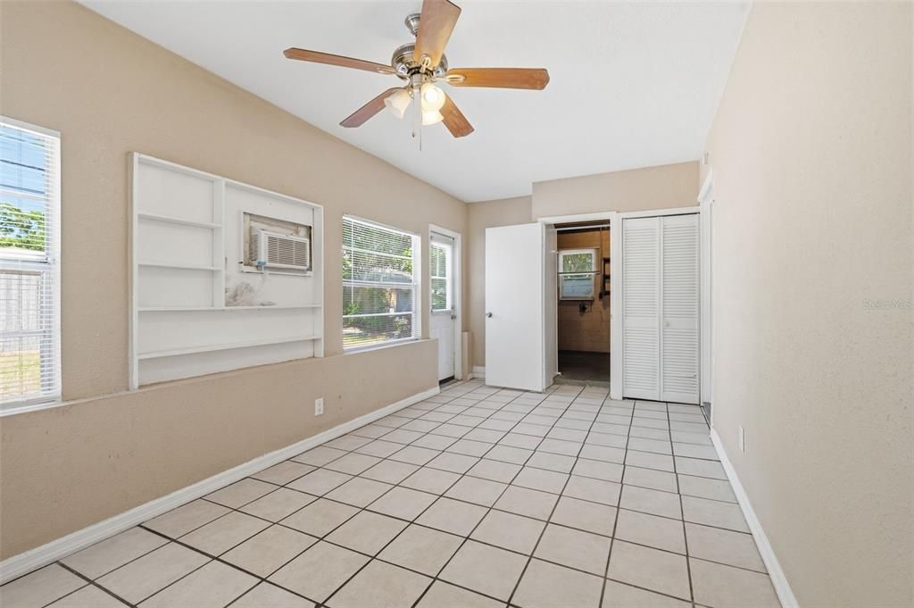 For Sale: $278,000 (3 beds, 1 baths, 1130 Square Feet)