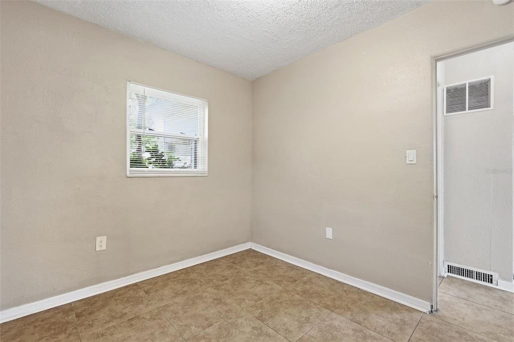 For Sale: $278,000 (3 beds, 1 baths, 1130 Square Feet)