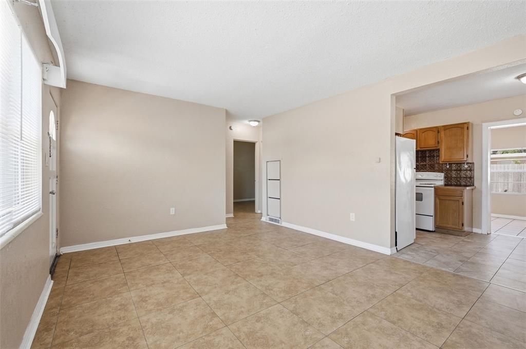 For Sale: $278,000 (3 beds, 1 baths, 1130 Square Feet)