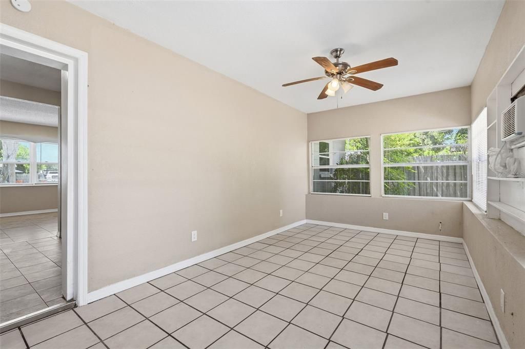 For Sale: $278,000 (3 beds, 1 baths, 1130 Square Feet)