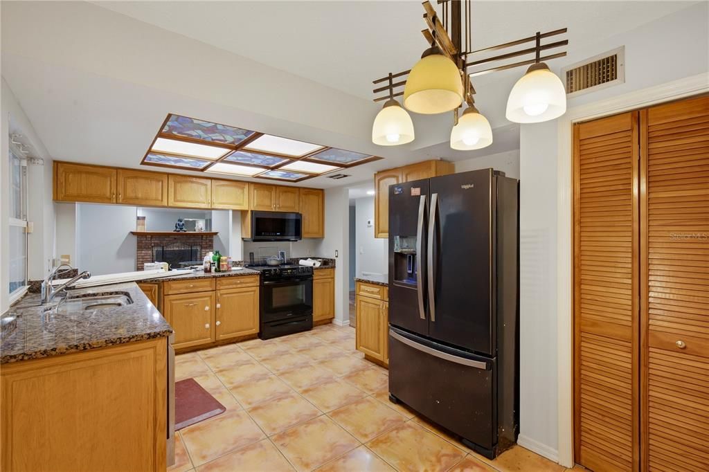 En Venta: $575,000 (3 camas, 2 baños, 2157 Pies cuadrados)