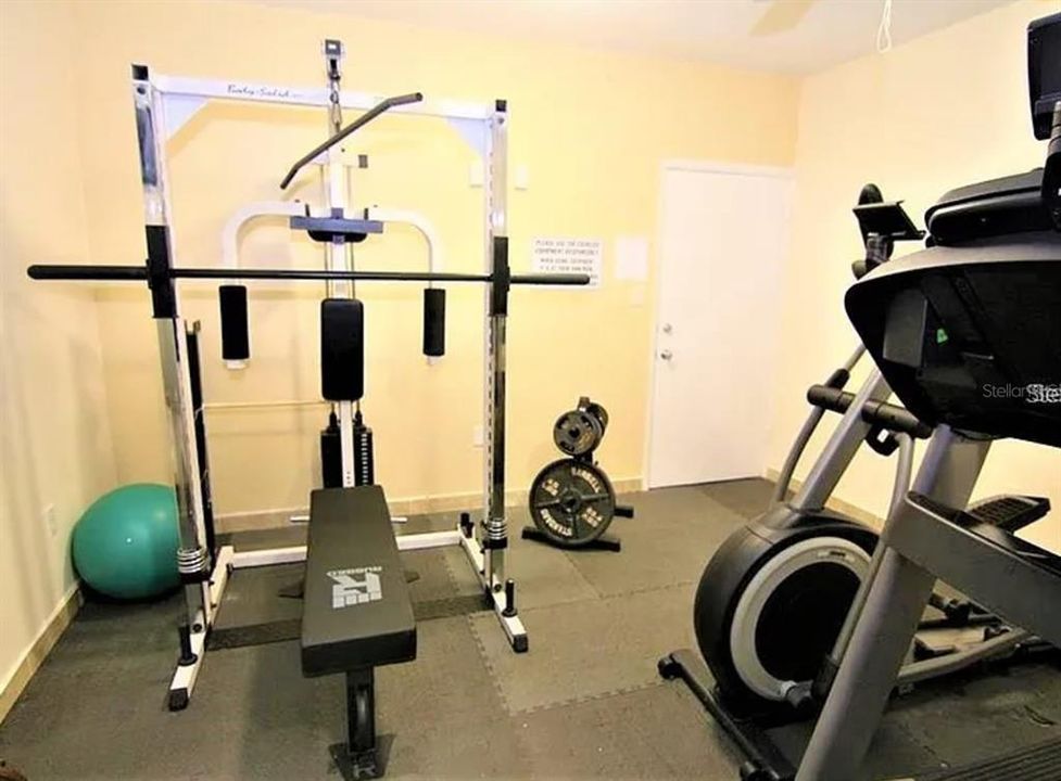 For Sale: $180,000 (2 beds, 2 baths, 874 Square Feet)