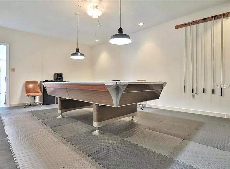 For Sale: $180,000 (2 beds, 2 baths, 874 Square Feet)