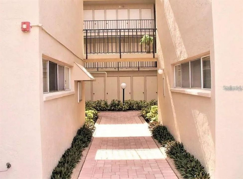For Sale: $180,000 (2 beds, 2 baths, 874 Square Feet)