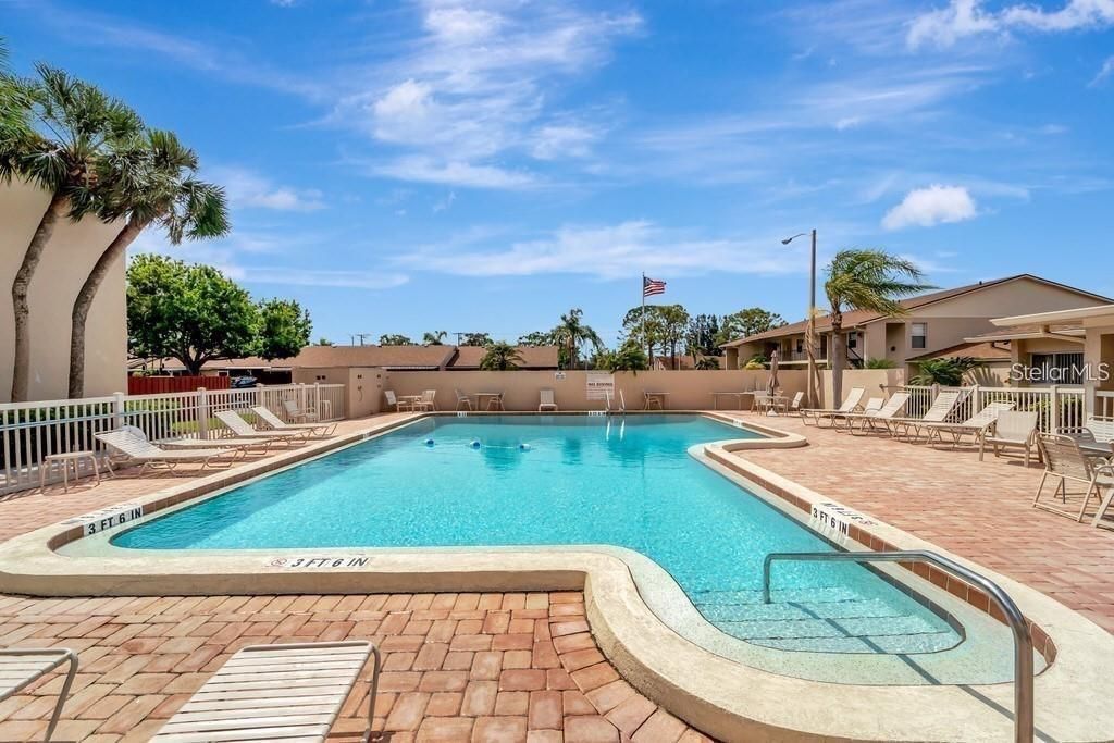 For Sale: $180,000 (2 beds, 2 baths, 874 Square Feet)
