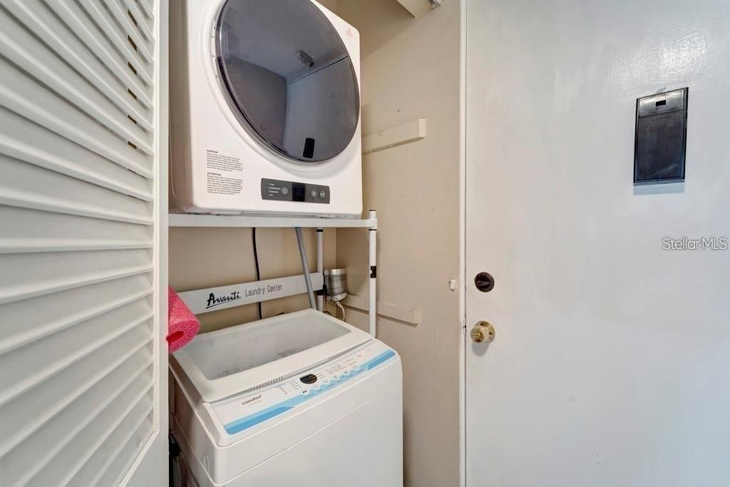 For Sale: $180,000 (2 beds, 2 baths, 874 Square Feet)
