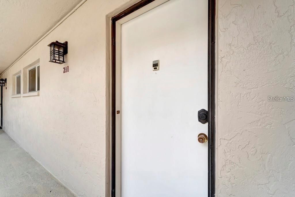 For Sale: $180,000 (2 beds, 2 baths, 874 Square Feet)
