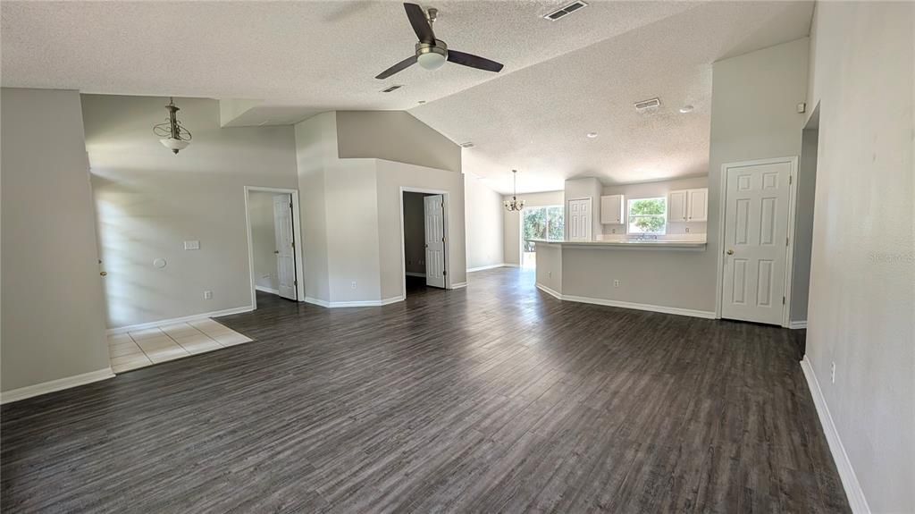 For Sale: $385,000 (3 beds, 2 baths, 1870 Square Feet)