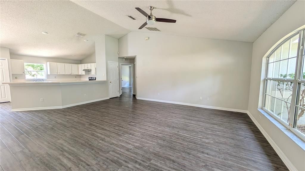For Sale: $385,000 (3 beds, 2 baths, 1870 Square Feet)