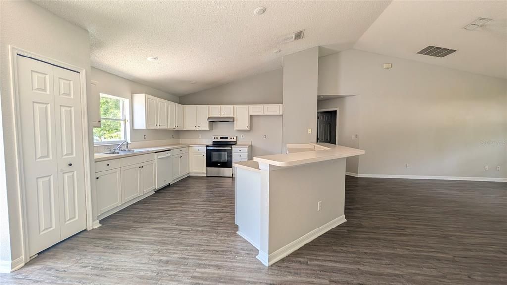 For Sale: $385,000 (3 beds, 2 baths, 1870 Square Feet)