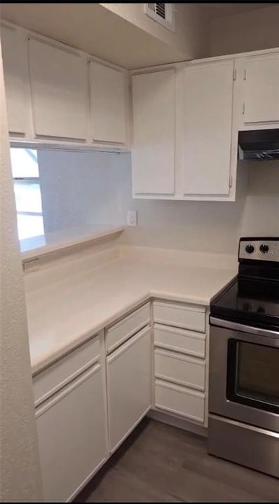 Active With Contract: $1,775 (1 beds, 1 baths, 693 Square Feet)