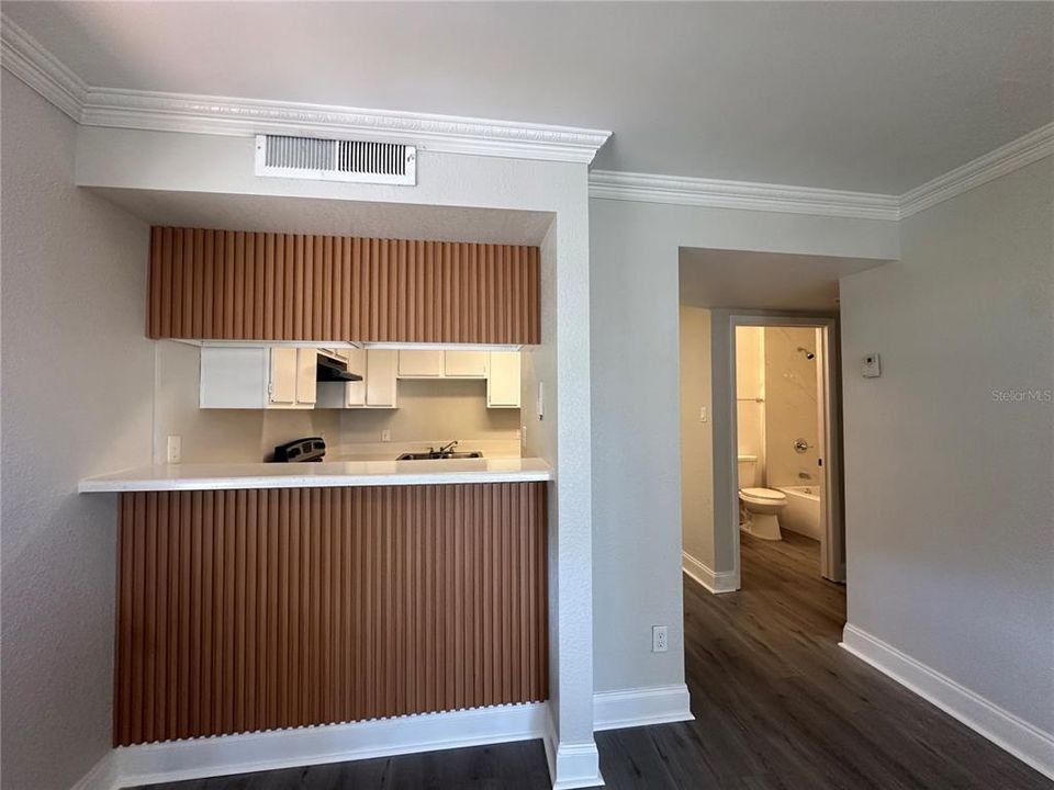 Active With Contract: $1,775 (1 beds, 1 baths, 693 Square Feet)