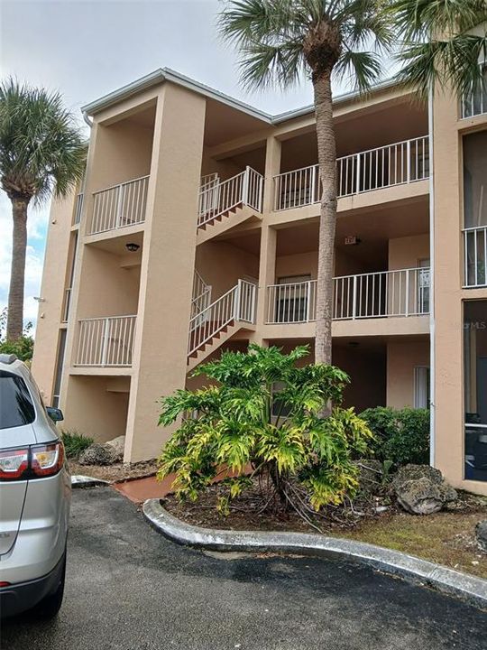 Active With Contract: $1,775 (1 beds, 1 baths, 693 Square Feet)