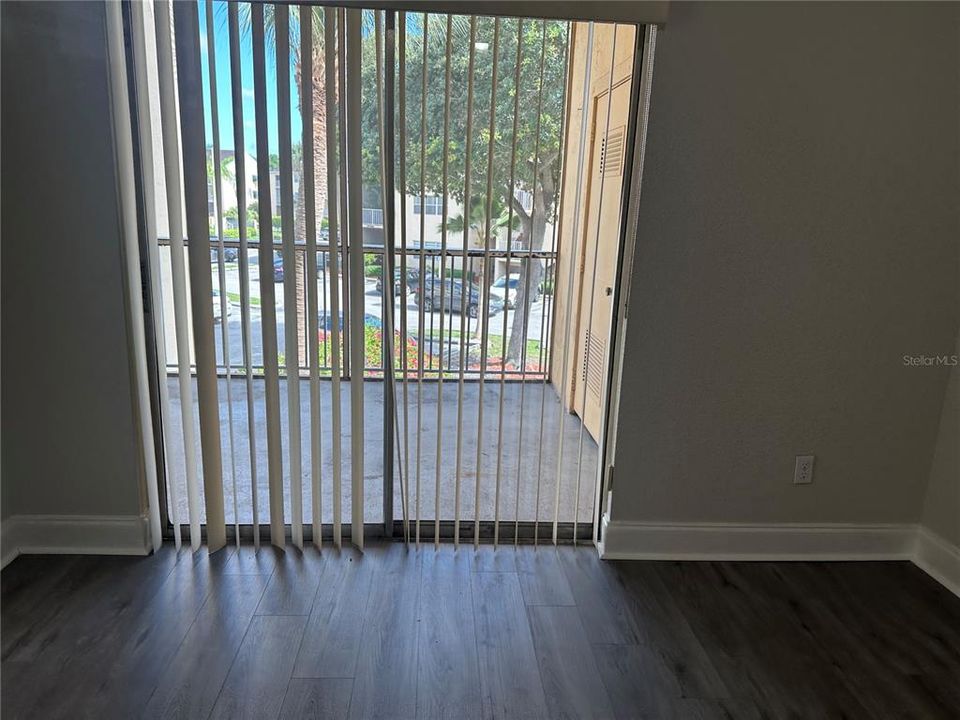 Active With Contract: $1,775 (1 beds, 1 baths, 693 Square Feet)