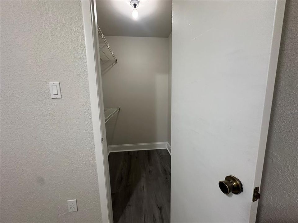 Active With Contract: $1,775 (1 beds, 1 baths, 693 Square Feet)